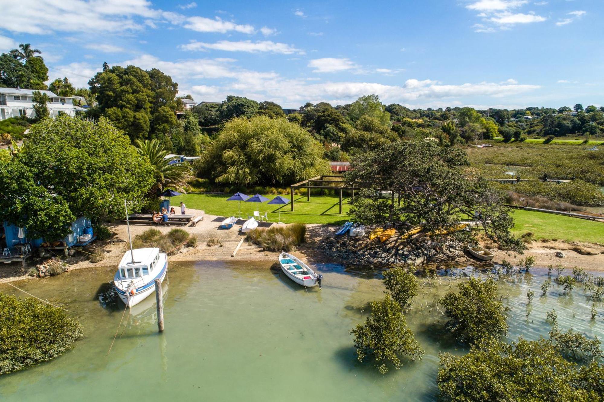 Boatsheds On The Bay, Waiheke Island Lägenhet Ostend Exteriör bild